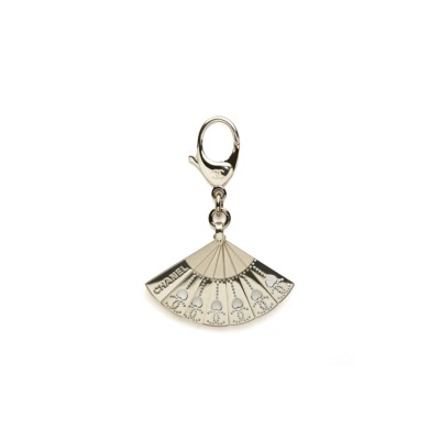 CHANEL FAN SHAPE PENDANT ABG170